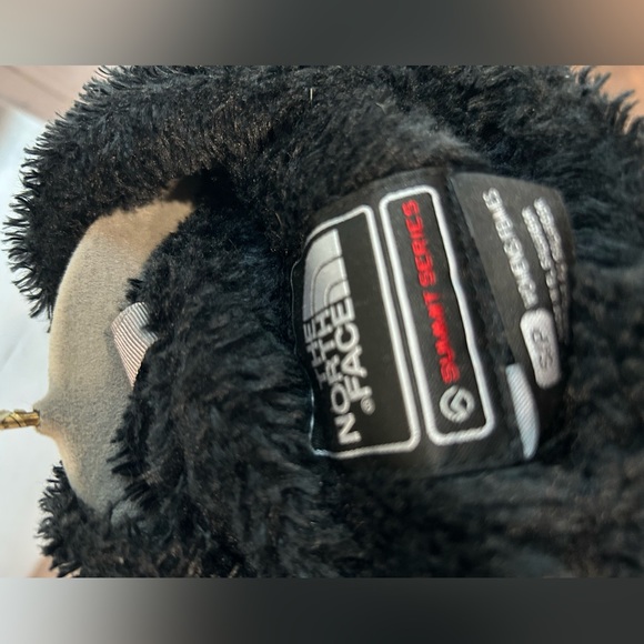 North face fuzzy jacket - Picture 3 of 5